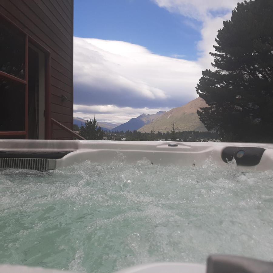 Hot Tub And Views Over Central Queenstown - Entire Holiday House 외부 사진