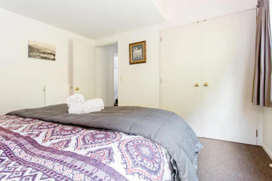 Hot Tub And Views Over Central Queenstown - Entire Holiday House 외부 사진