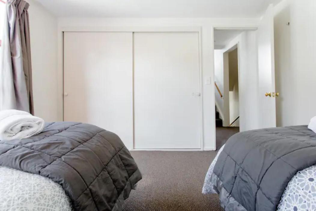Hot Tub And Views Over Central Queenstown - Entire Holiday House 외부 사진