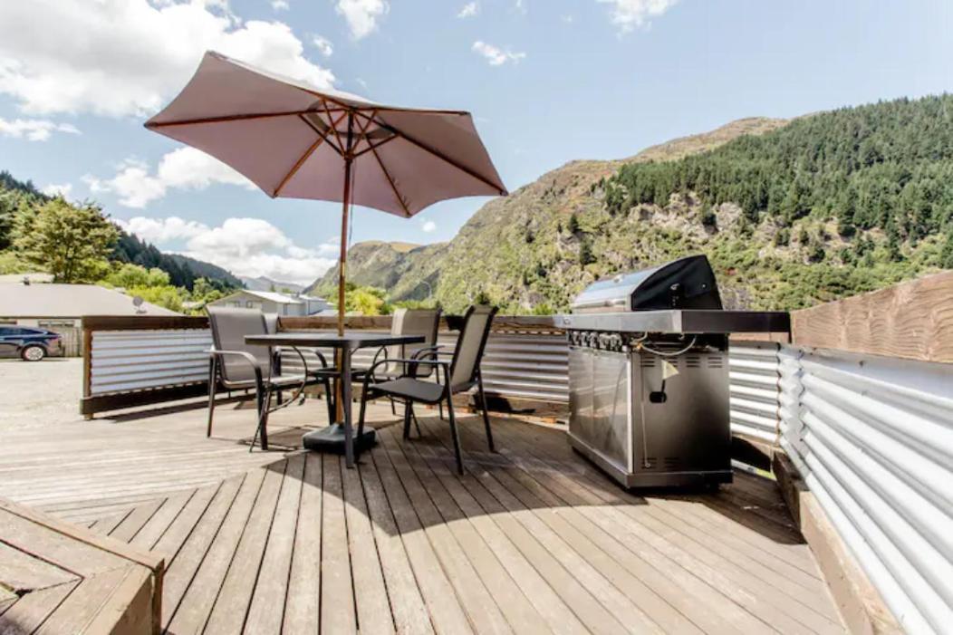 Hot Tub And Views Over Central Queenstown - Entire Holiday House 외부 사진