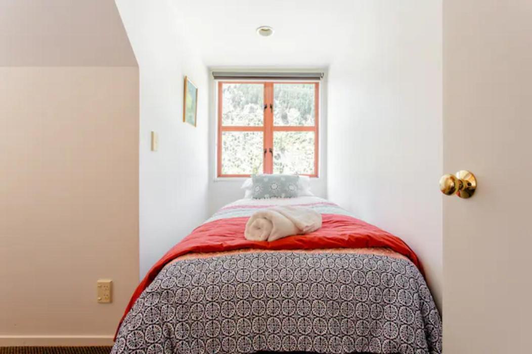 Hot Tub And Views Over Central Queenstown - Entire Holiday House 외부 사진