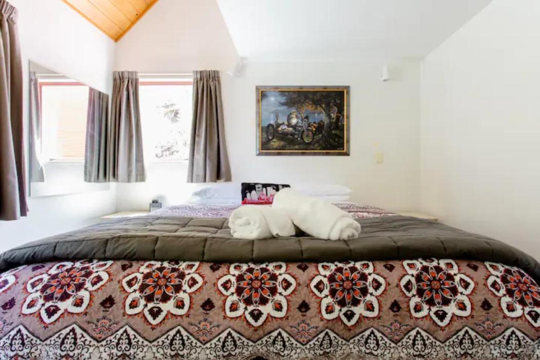 Hot Tub And Views Over Central Queenstown - Entire Holiday House 외부 사진