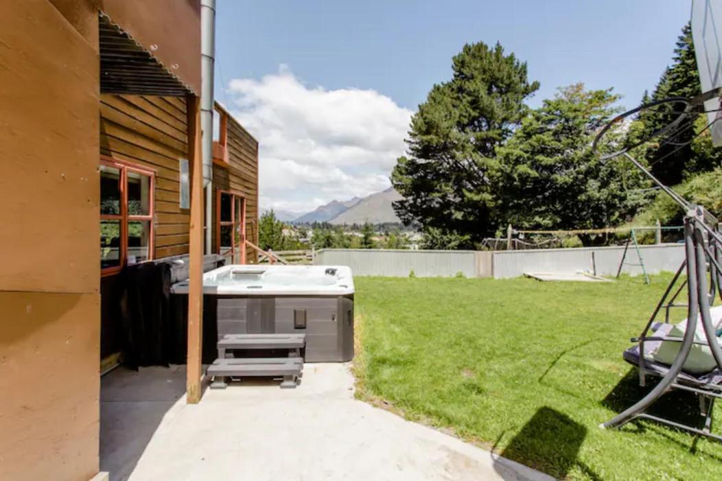 Hot Tub And Views Over Central Queenstown - Entire Holiday House 외부 사진