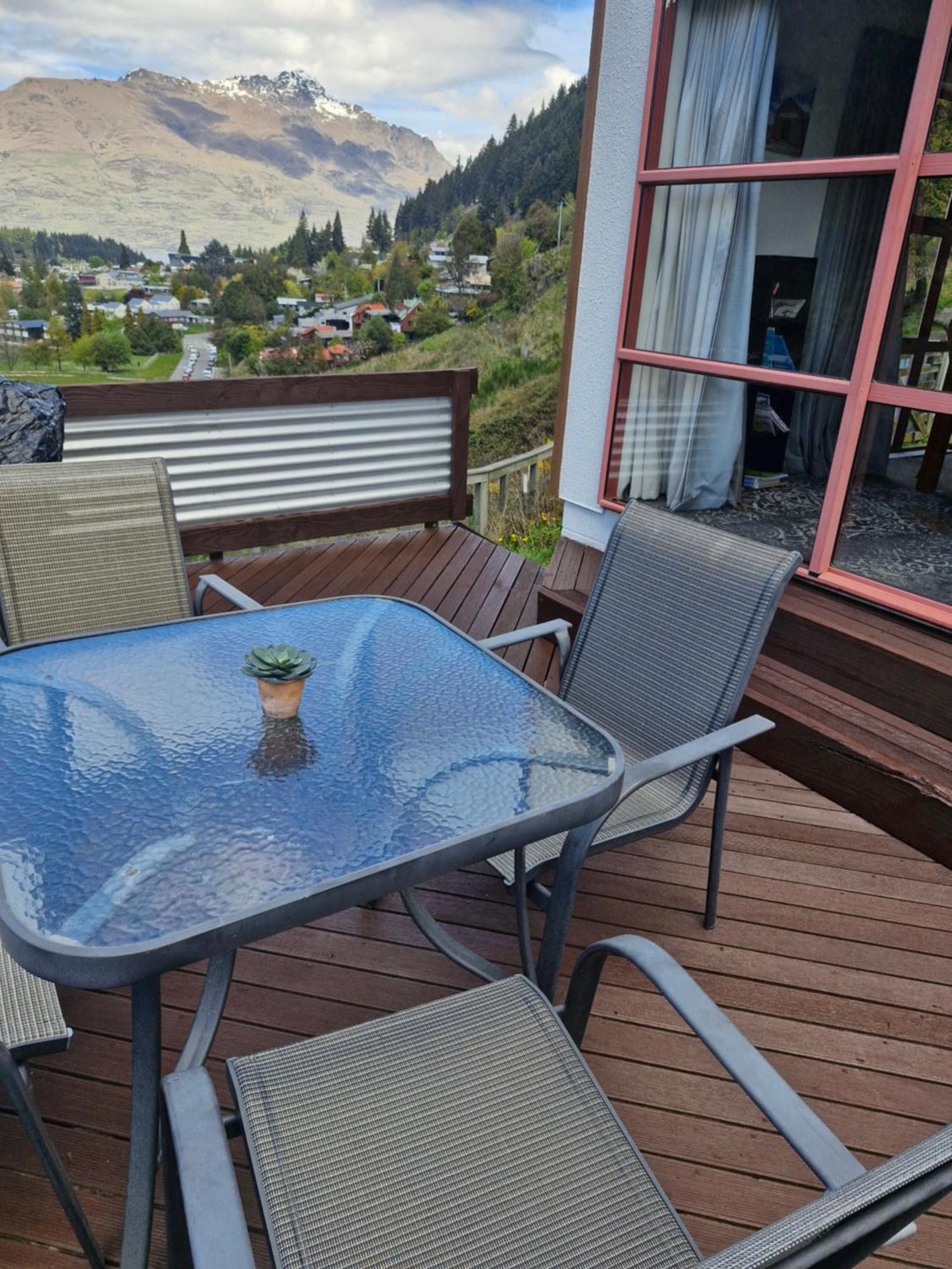 Hot Tub And Views Over Central Queenstown - Entire Holiday House 외부 사진